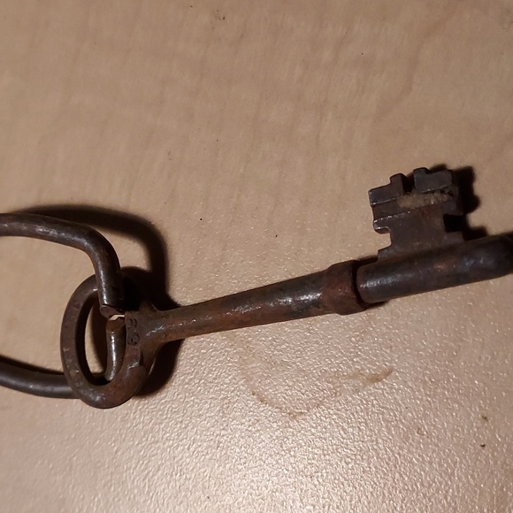 Antique Skeleton Keys On Ring Rusty Many Types - Picture 2 of 7